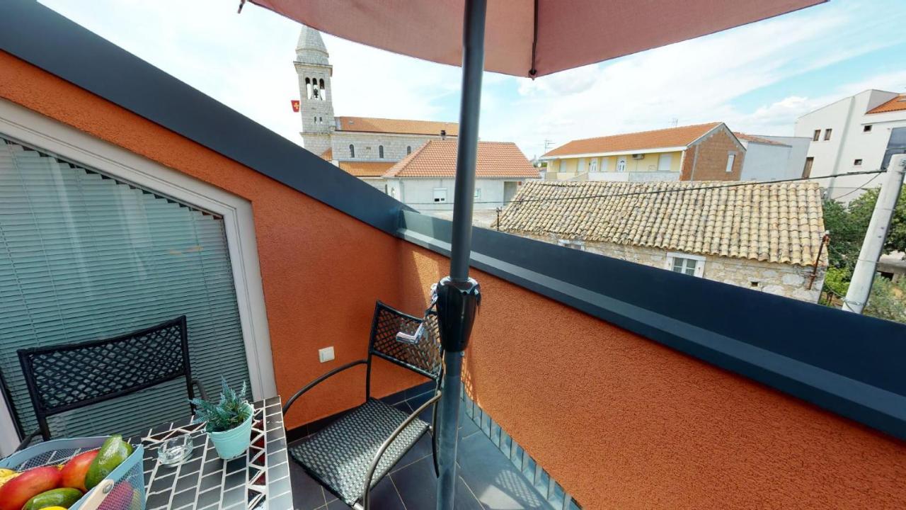 Number 5 Leilighet Pakoštane Eksteriør bilde